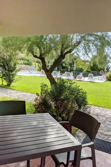 Appartement Le Rasole à Garda, terrasse couverte et vue piscine : photo 13