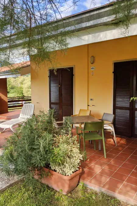 Appartement Le Rasole à Garda, terrasse couverte et vue piscine : photo 14