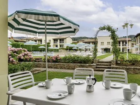 Appartement à Garda avec vue sur la piscine et le jardin : photo 2