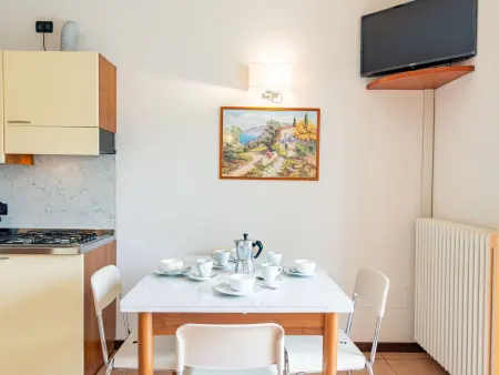 Appartement à Garda avec vue sur la piscine et le jardin : photo 9