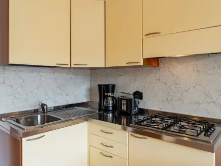 Appartement à Garda avec vue sur la piscine et le jardin : photo 10