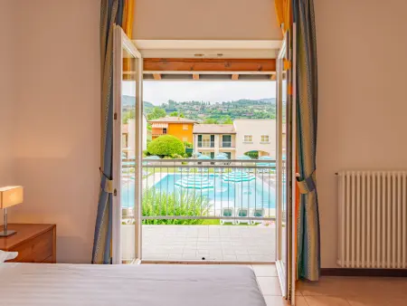 Appartement à Garda avec vue sur la piscine et le jardin : photo 14