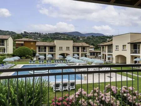 Appartement à Garda avec vue sur la piscine et le jardin : photo 16