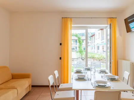Appartement Corte delle Rose à Garda, vue piscine et jardin : photo 5