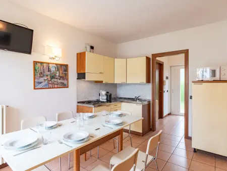 Appartement Corte delle Rose à Garda, vue piscine et jardin : photo 6