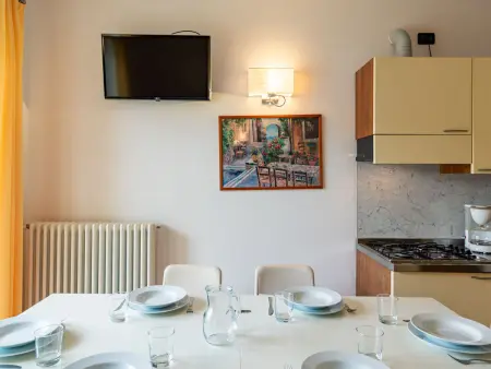 Appartement Corte delle Rose à Garda, vue piscine et jardin : photo 7