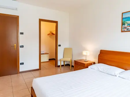 Appartement Corte delle Rose à Garda, vue piscine et jardin : photo 12
