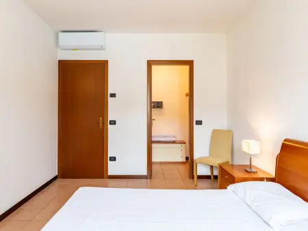 Appartement Corte delle Rose à Garda, vue piscine et jardin : photo 13