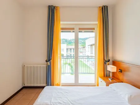Appartement Corte delle Rose à Garda, vue piscine et jardin : photo 18