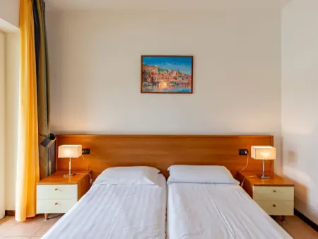 Appartement Corte delle Rose à Garda, vue piscine et jardin : photo 19