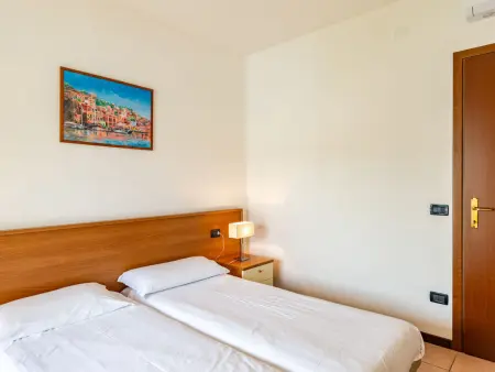 Appartement Corte delle Rose à Garda, vue piscine et jardin : photo 20
