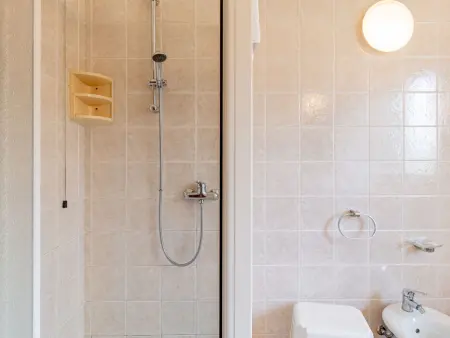 Appartement Corte delle Rose à Garda, vue piscine et jardin : photo 22