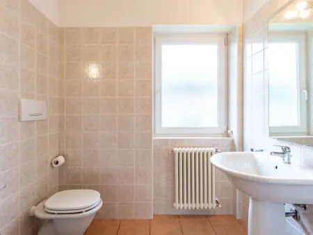 Appartement Corte delle Rose à Garda, vue piscine et jardin : photo 24