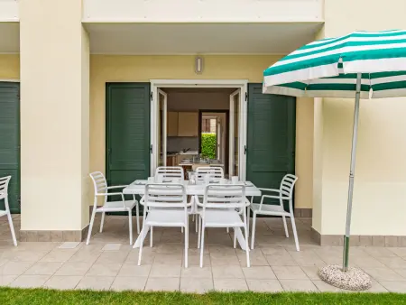 Appartement Corte delle Rose à Garda, vue piscine et jardin : photo 26