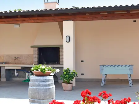 Appartement Corte delle Rose à Garda, vue piscine et jardin : photo 32
