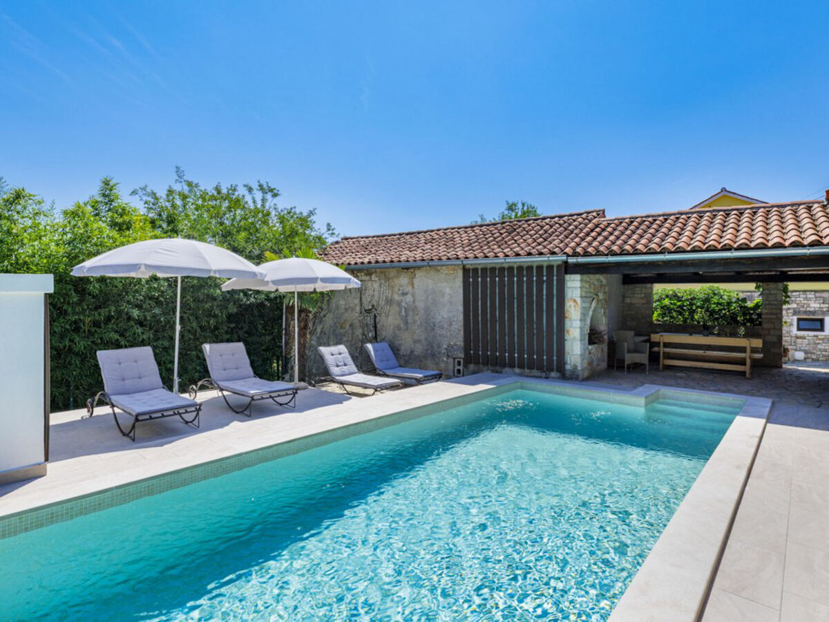 Maison Kate avec piscine privée à Pićan - Photo 1