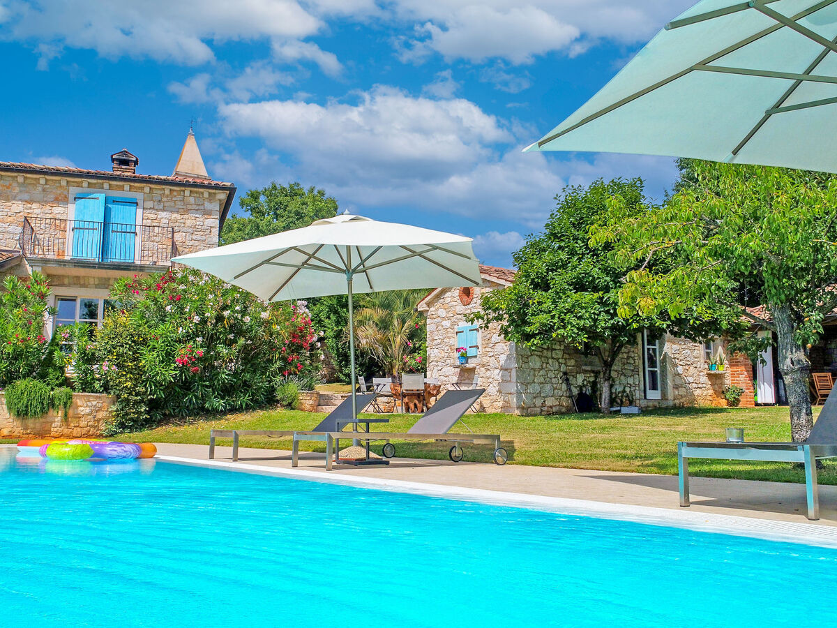 Maison Hibiskus 45 m² avec piscine à Kaštelir - Photo 1