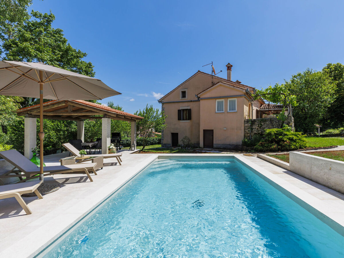 Maison Nino à Labin : piscine privée et 1,2 ha - Photo 1