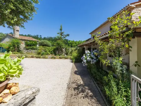 Maison Paolici à Labin : piscine privée et terrain : photo 34