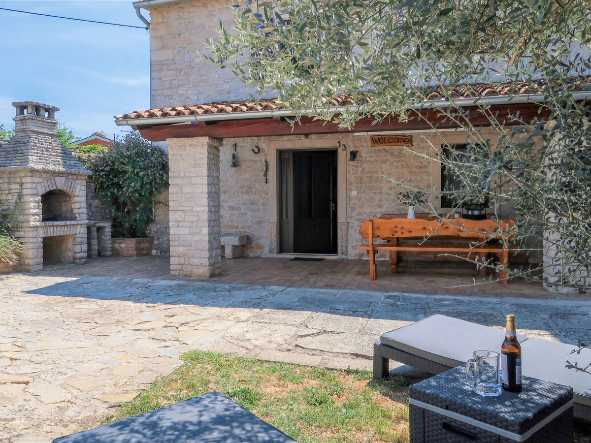 Maison Lara à Labin, terrasse couverte et terrain privé - Photo 1