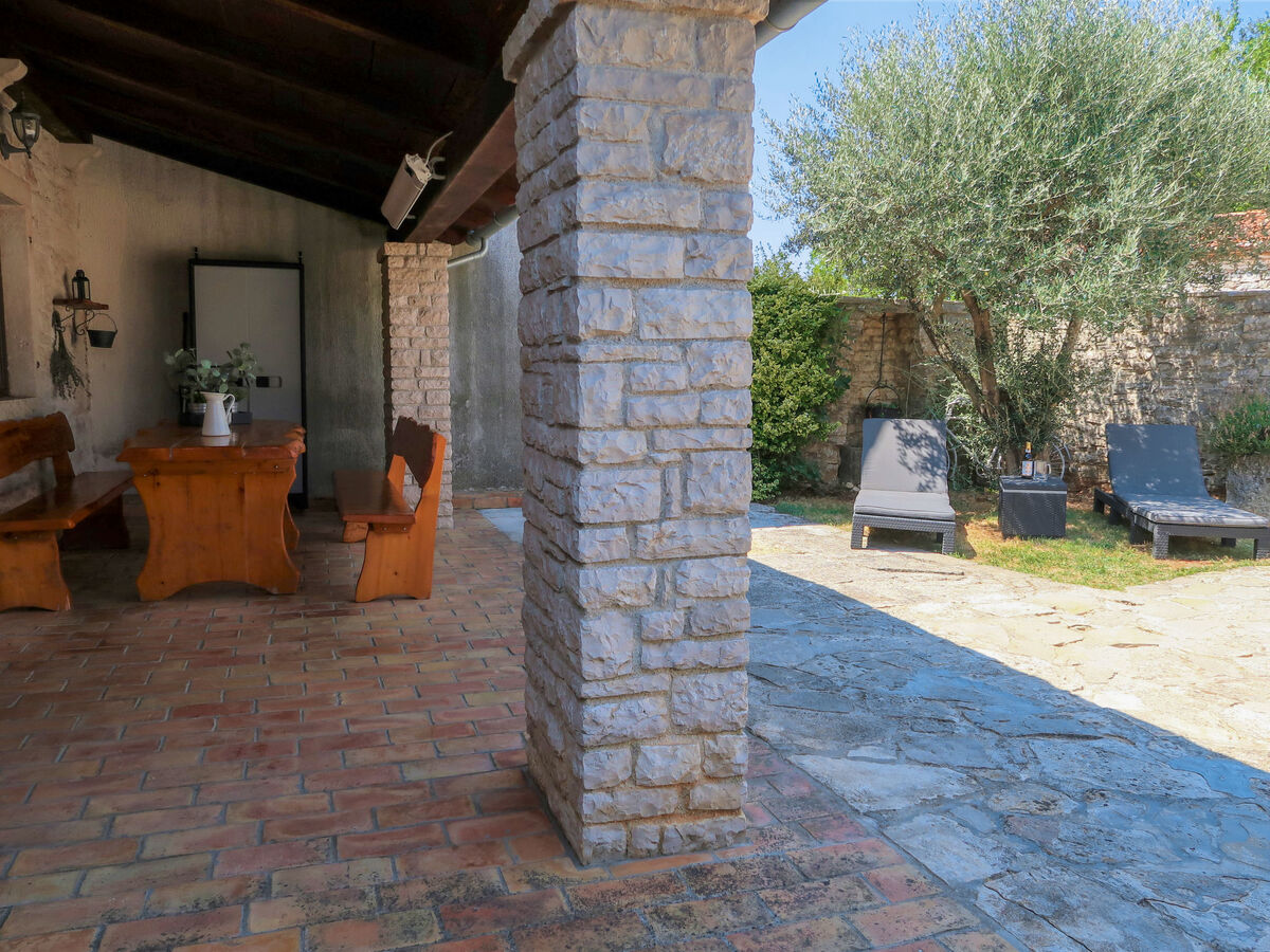 Maison Lara à Labin, terrasse couverte et terrain privé - Photo 19