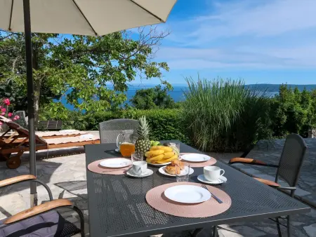 Maison Makvic à Mošćenička Draga, vue sur la mer : photo 2