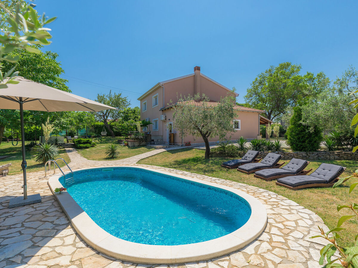 Maison Gea avec piscine privée, 10 personnes, Marčana - Photo 1