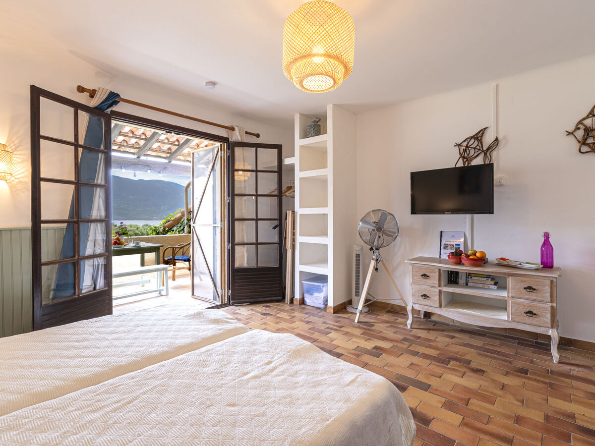 Studio La Baraka – vue mer, terrasse, à 300 m de la plage - Photo 9