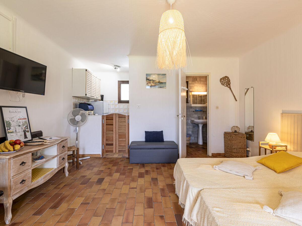Studio La Baraka – vue mer, terrasse, à 300 m de la plage - Photo 11