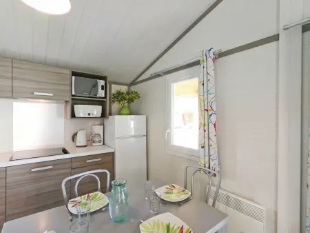 Bungalow à Argelès-sur-Mer, terrasse couverte, piscine commune : photo 5