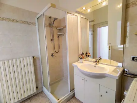 Appartement Casa Riboni à Luino, terrasse de 20 m² avec vue : photo 20