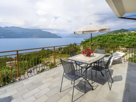 Location appartement à Porto Valtravaglia, Montesole