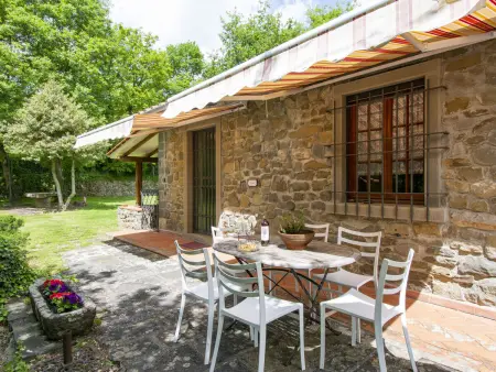 Maison La Fornace à Loro Ciuffenna, jardin et piscine partagée : photo 4