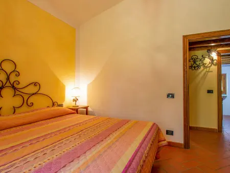 Maison La Fornace à Loro Ciuffenna, jardin et piscine partagée : photo 11