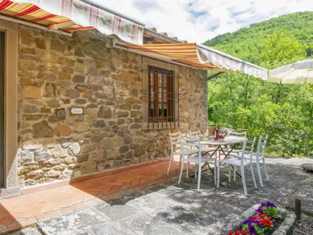 Maison La Fornace à Loro Ciuffenna, jardin et piscine partagée : photo 18