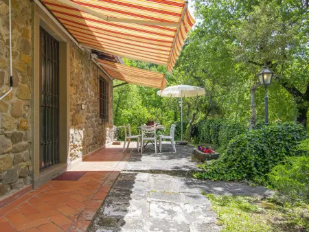 Maison La Fornace à Loro Ciuffenna, jardin et piscine partagée : photo 21