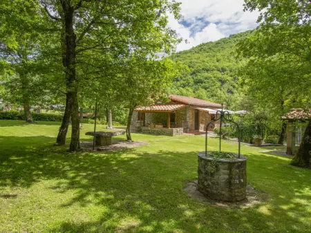 Maison La Fornace à Loro Ciuffenna, jardin et piscine partagée : photo 22