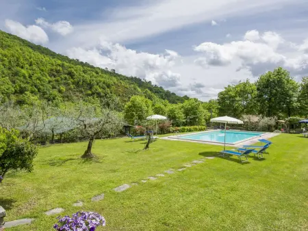 Maison La Fornace à Loro Ciuffenna, jardin et piscine partagée : photo 26