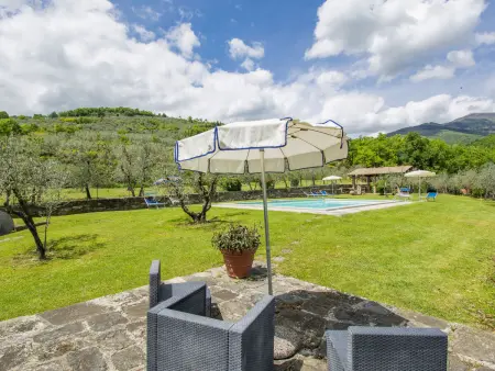 Maison La Fornace à Loro Ciuffenna, jardin et piscine partagée : photo 32