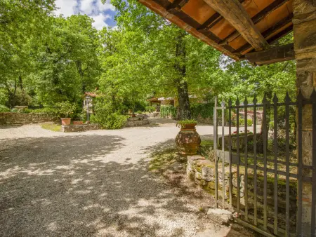 Maison La Fornace à Loro Ciuffenna, jardin et piscine partagée : photo 34