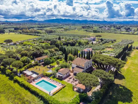 Appartement rustique à Cecina avec jardinet et piscine commune : photo 3