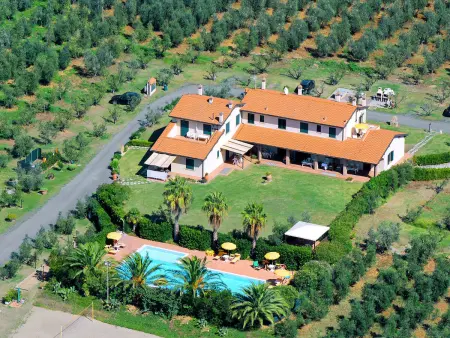 Appartement Le Macine à Cecina, terrasse et piscine partagée : photo 3