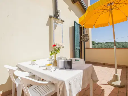 Appartement Le Macine à Cecina, terrasse et piscine partagée : photo 4