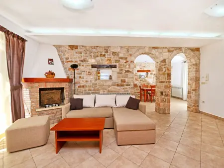 Maison 120 m² à Kaštelir, jardin clôturé et barbecue : photo 2