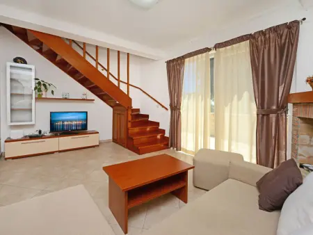 Maison 120 m² à Kaštelir, jardin clôturé et barbecue : photo 8