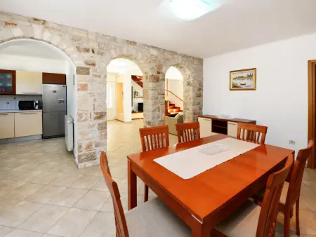 Maison 120 m² à Kaštelir, jardin clôturé et barbecue : photo 10