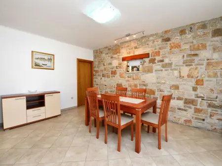 Maison 120 m² à Kaštelir, jardin clôturé et barbecue : photo 11
