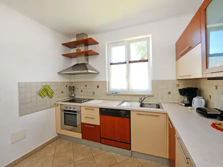Maison 120 m² à Kaštelir, jardin clôturé et barbecue : photo 12