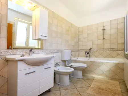 Maison 120 m² à Kaštelir, jardin clôturé et barbecue : photo 18