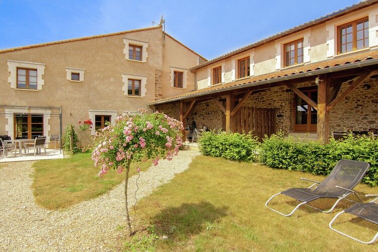 Le Castel, gîte 6 personnes avec piscine à Roussines - Photo 1